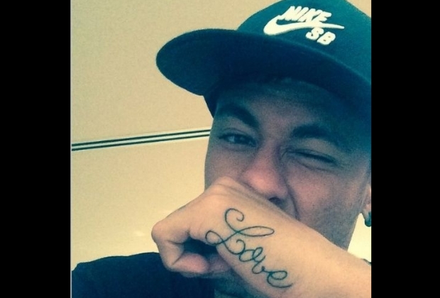 O Que Significam Os Simbolos Das Tatuagens De Neymar